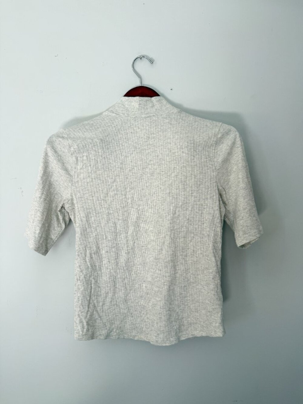 Athleta Signature Rib Mock Neck Elbow Sleeve Tee Fog Grey Heather M - Picture 6 of 6